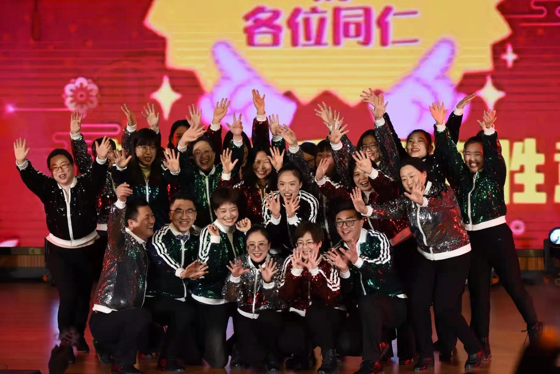 归来梦起航石家庄市第二十七中学教职工载歌载舞开启“归来梦起航”主题元旦联欢会