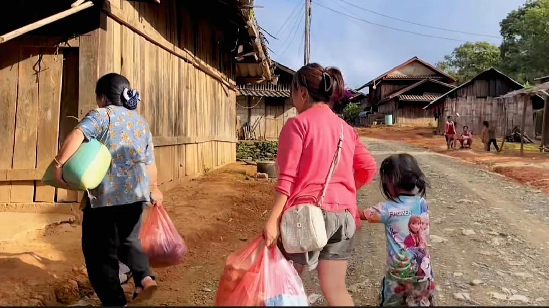 老挝古稀老汉娶妻,老挝57岁大叔娶19岁媳妇