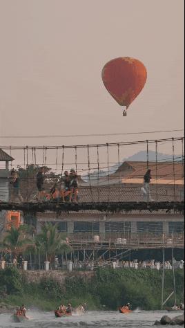 坐火车去老挝旅游靠谱吗,坐上动车去老挝