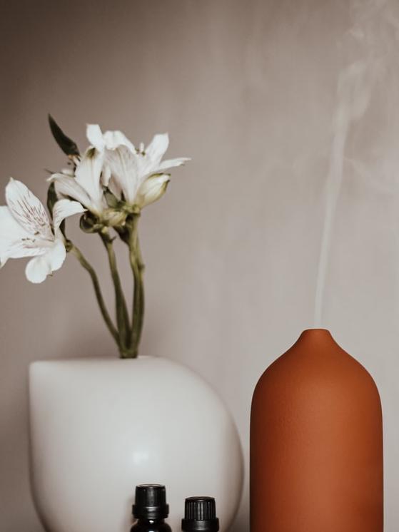 精油芳香疗法的作用是什么,精油调制香水