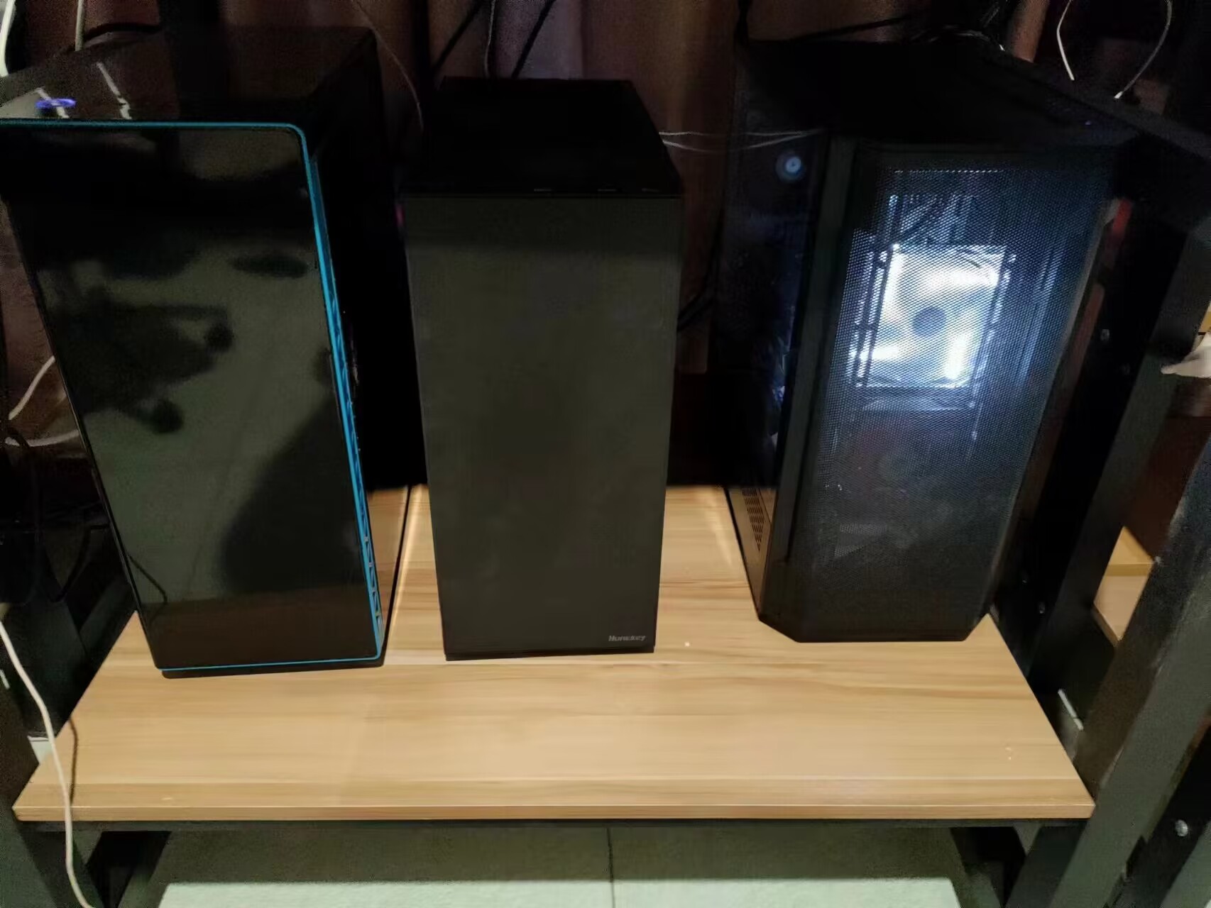 StableDiffusionAI生成的使用电脑的美女，盘点下我用过的电脑