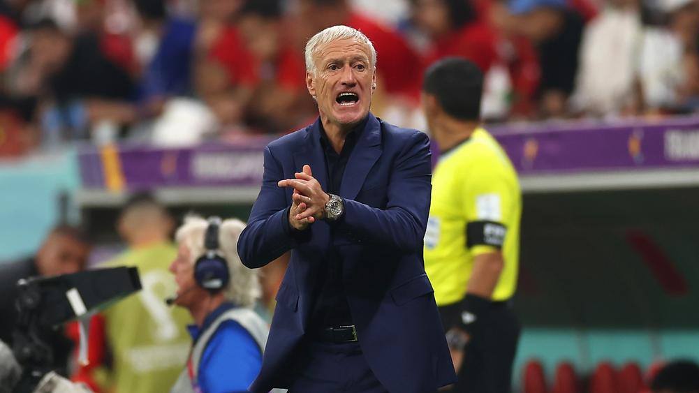 姆巴佩会把大力神杯让给梅西吗,姆巴佩罚进点球梅西跪地