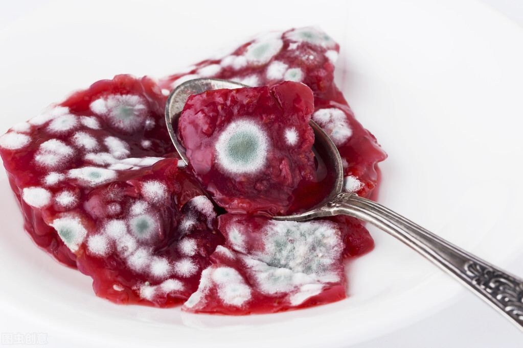 官方通报学生午餐后呕吐腹泻,学生吃过学校的营养餐集体呕吐