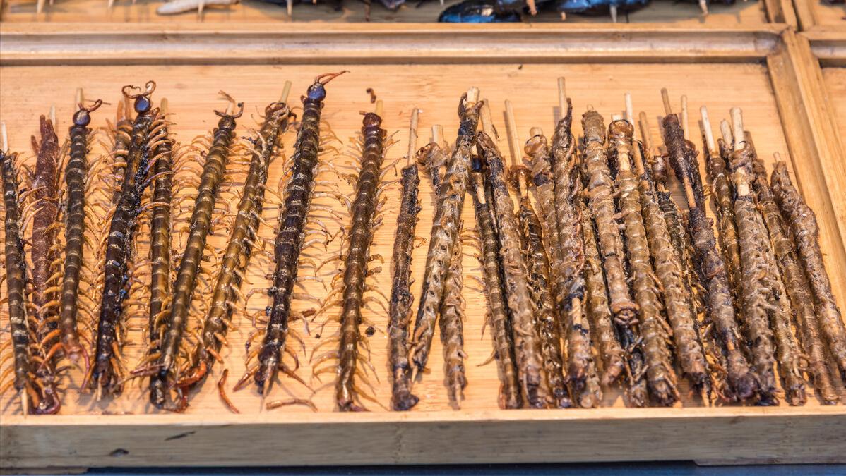 老外不敢吃的七种中国美食，国人吃的嘎嘎香，老外倒找钱也不肯吃