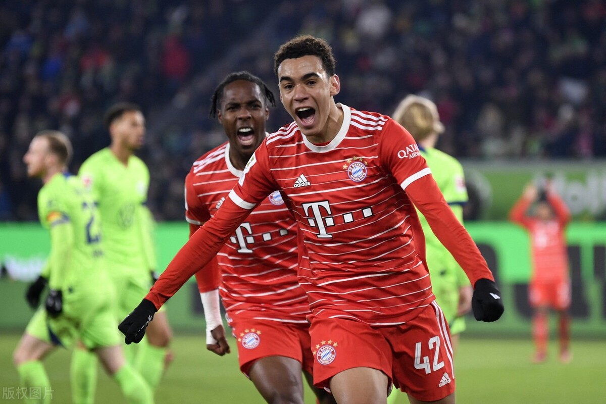 足坛十大中场德布劳内,442评选历史最佳球员梅西