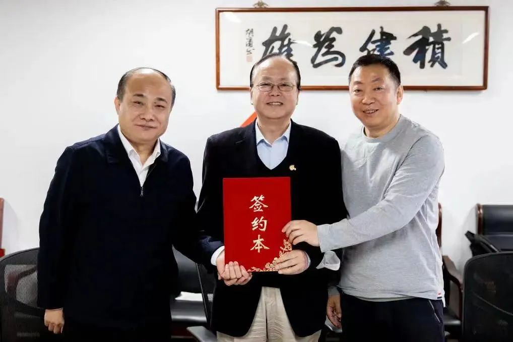 球场内外纠缠不休，遮蔽了中国足球的最棘手难题｜文化纵横