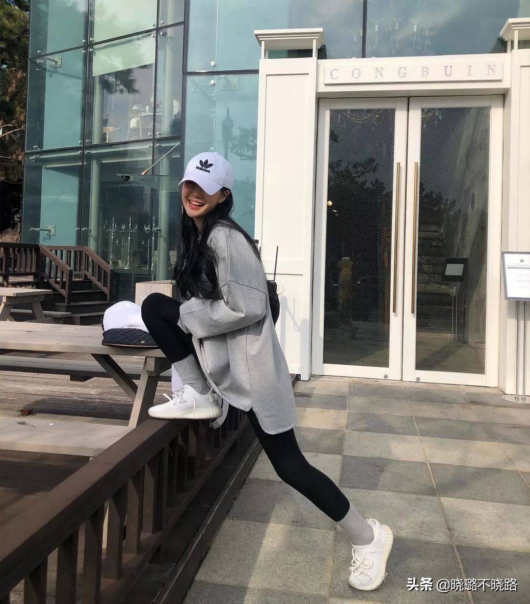 今年流行的鲨鱼裤袜子外穿,鲨鱼裤今年最火袜子长筒冬季