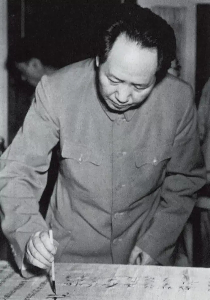 毛主席的这张字条难得一见，诙谐幽默，格调不同，笔力千钧，珍贵