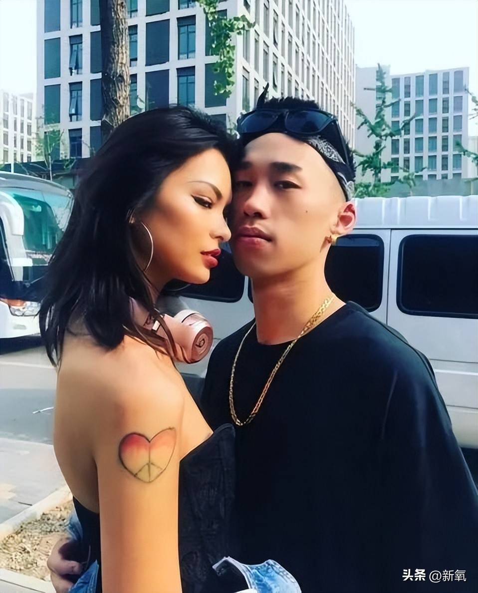 3000字小作文霸榜热搜，他俩到底是谁？