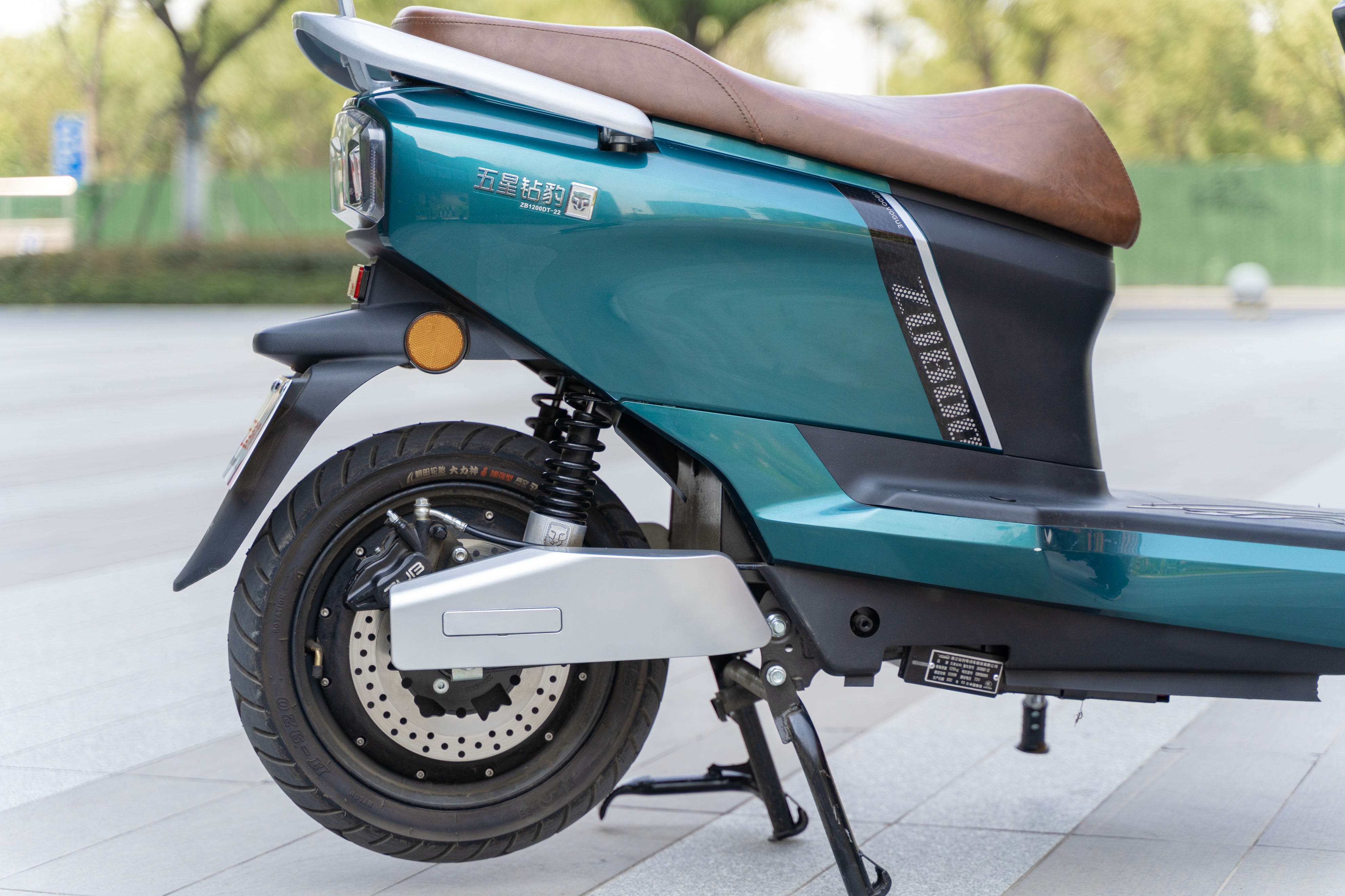 这2款电动车不仅实用而且颜值高,4000左右续航强动力强的电摩