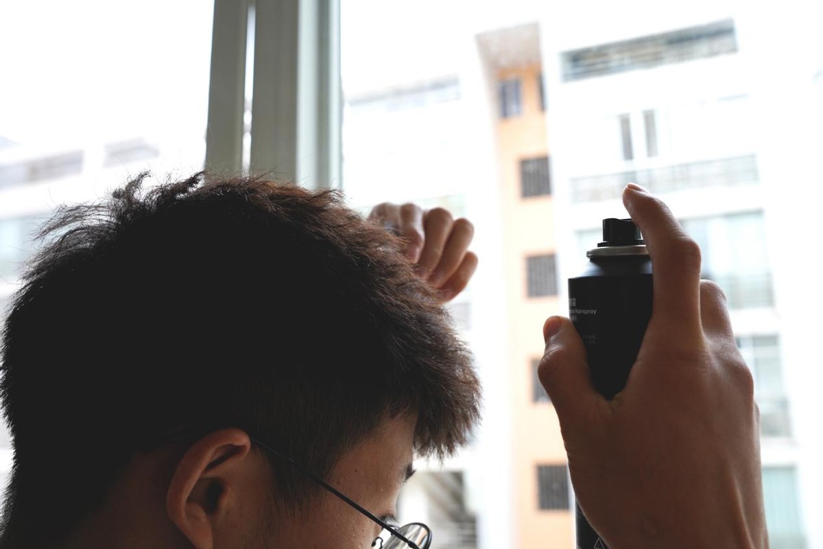 发质干枯毛躁去理发店怎么改善,没洗头怎么用发胶发蜡打理发型