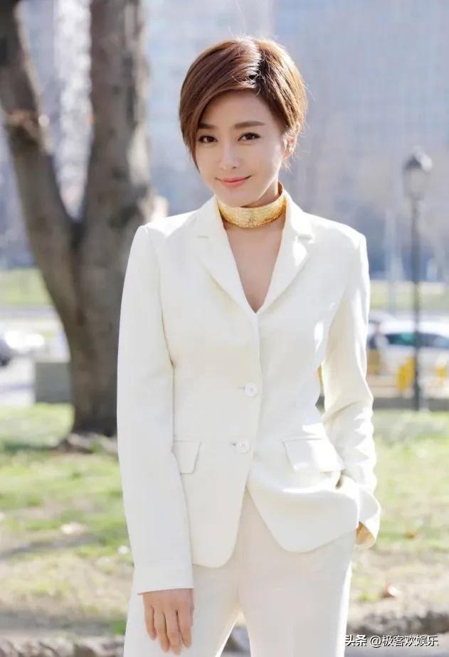 衣架子西装写真,男明星穿西装谁最好看