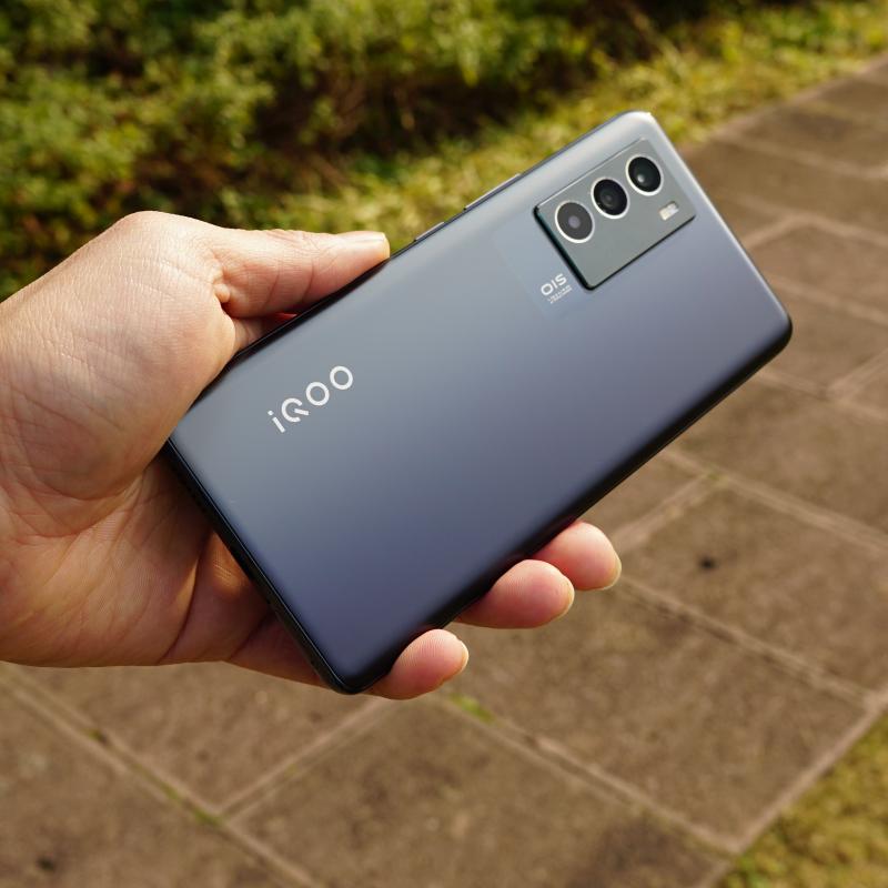 游戏拍照两不误的iqoo手机1500以内,iqooneo5快充