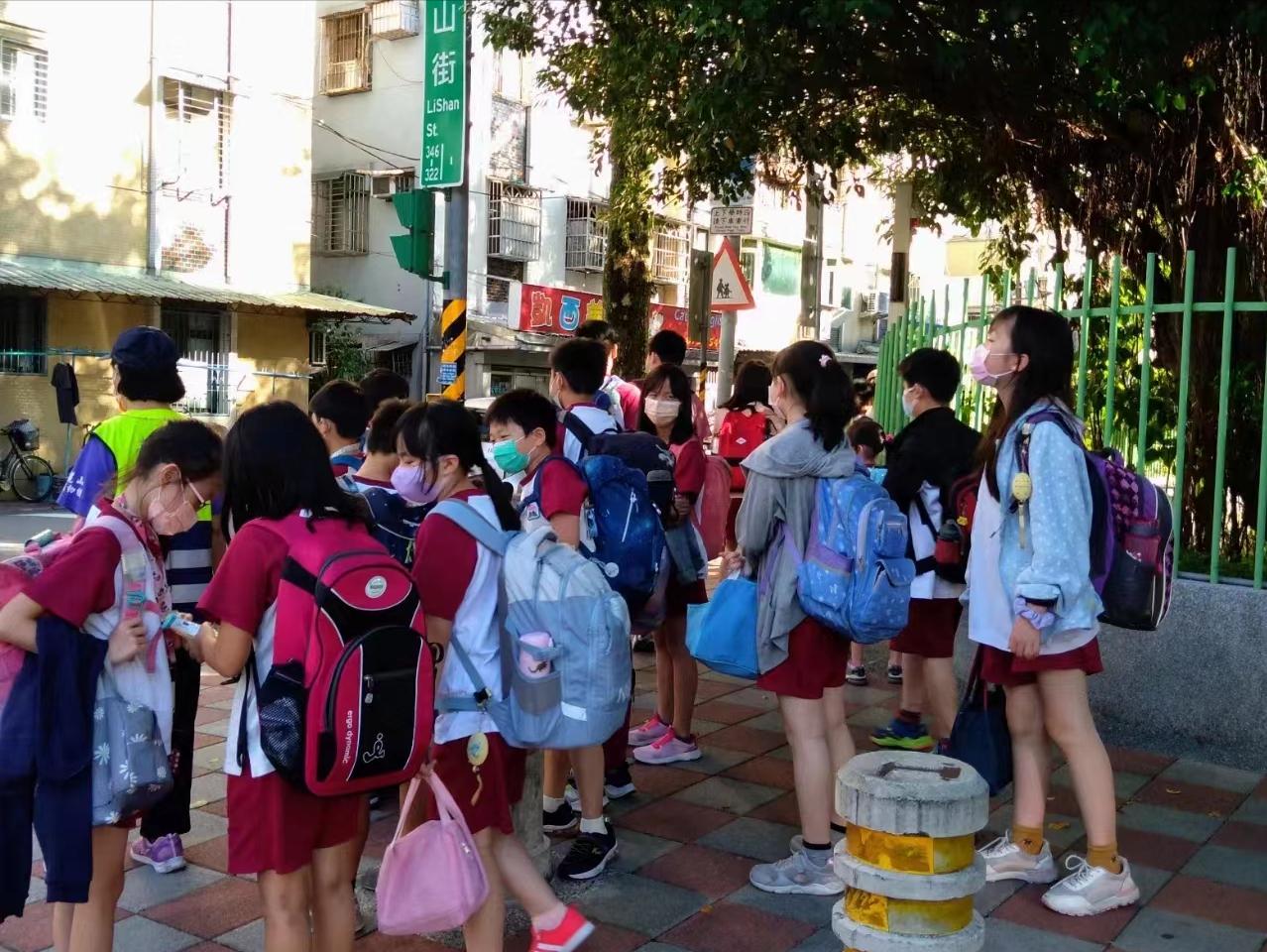 班班吃凤梨,台湾学生被迫吃凤梨