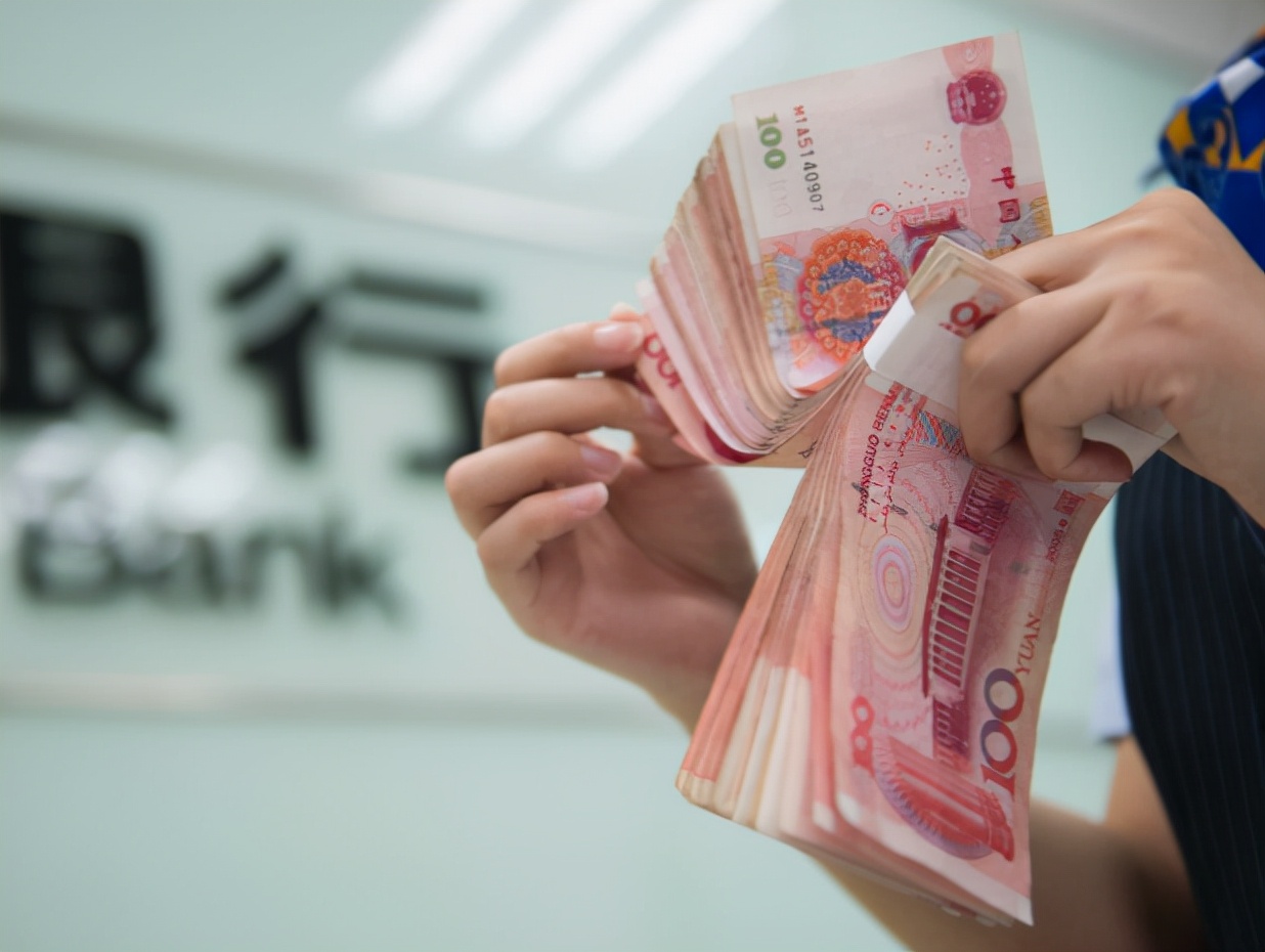 如果银行多给了储户钱，还需要还回去吗？工作人员告诉你答案