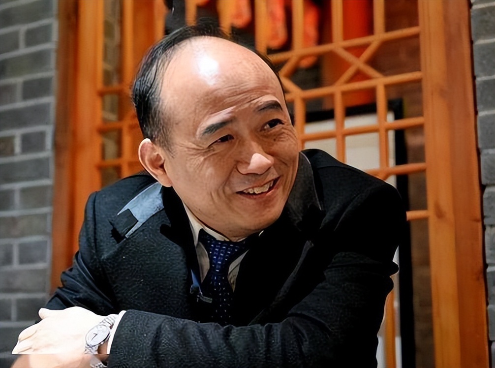 一出狱，就逃到了国外！湖北前首富心酸自述：监狱的生活太残酷了