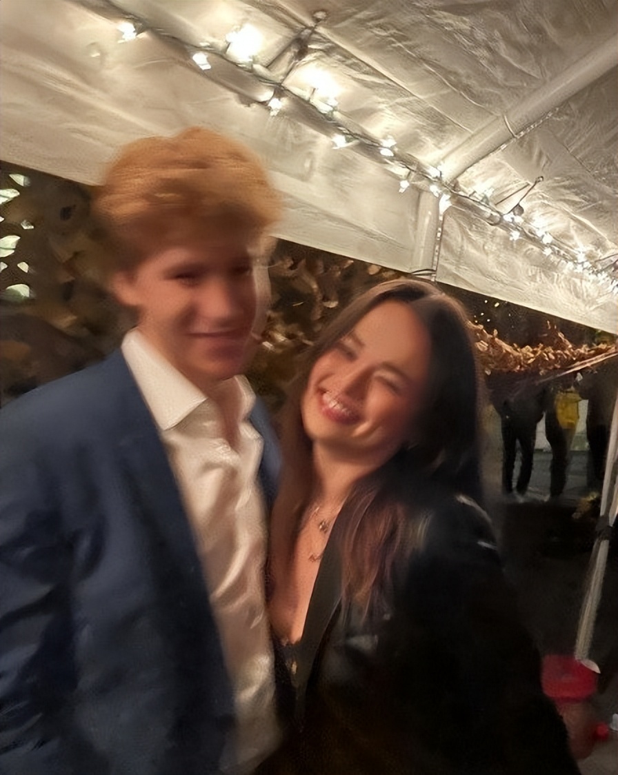 邓文迪与默多克的小女儿,邓文迪的两个女儿与默多克