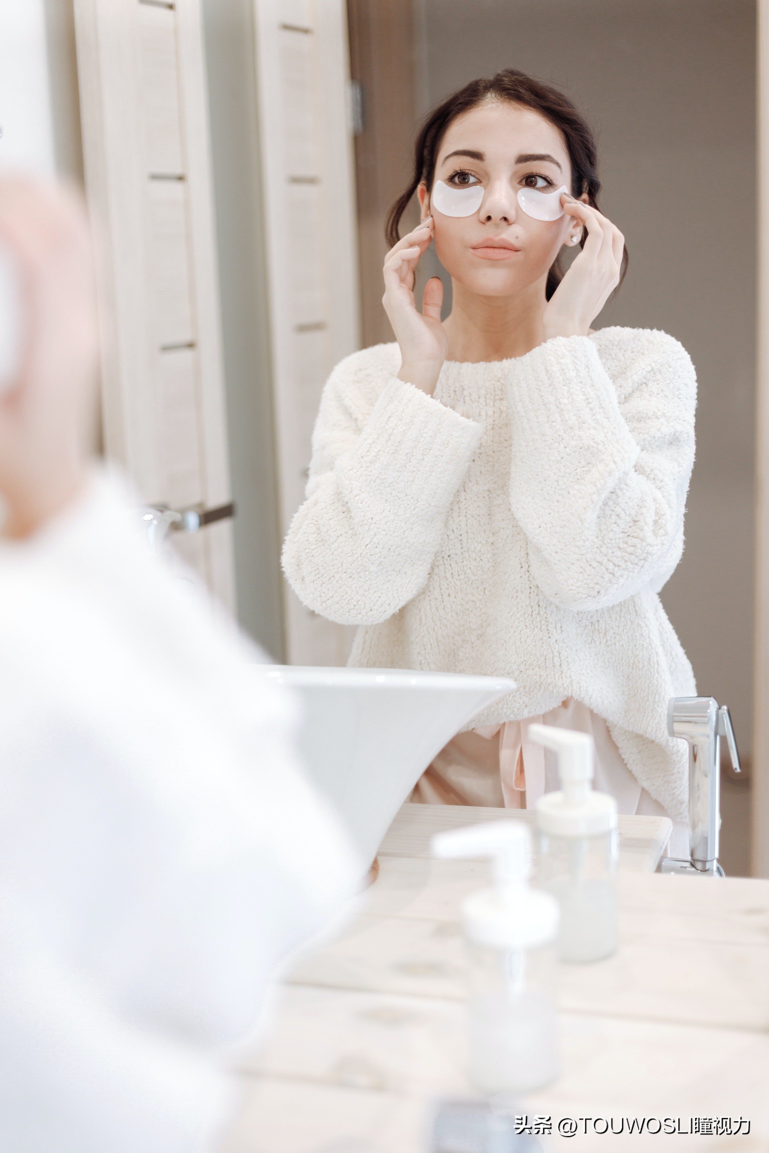 眼睛疲劳红血丝应该热敷还是冷敷,眼睛出现什么问题要赶紧治疗