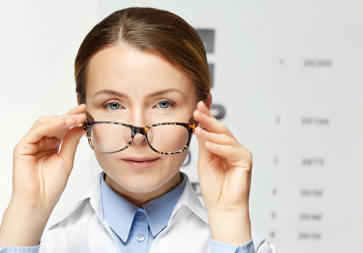 手机玩多了眼睛干涩流泪视力模糊,看手机眼睛干涩流泪如何解决