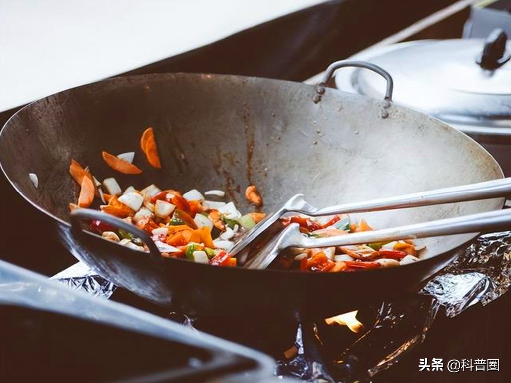 化工桶做的铁锅有毒吗,央视曝光毒铁锅