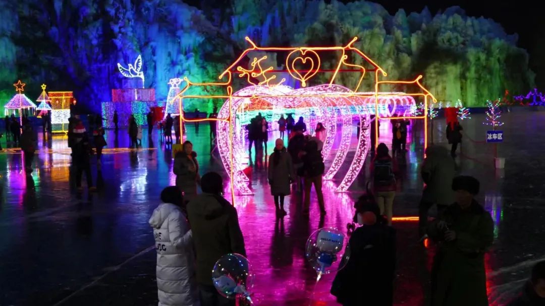 滑冰玩雪,滑冰场旅游