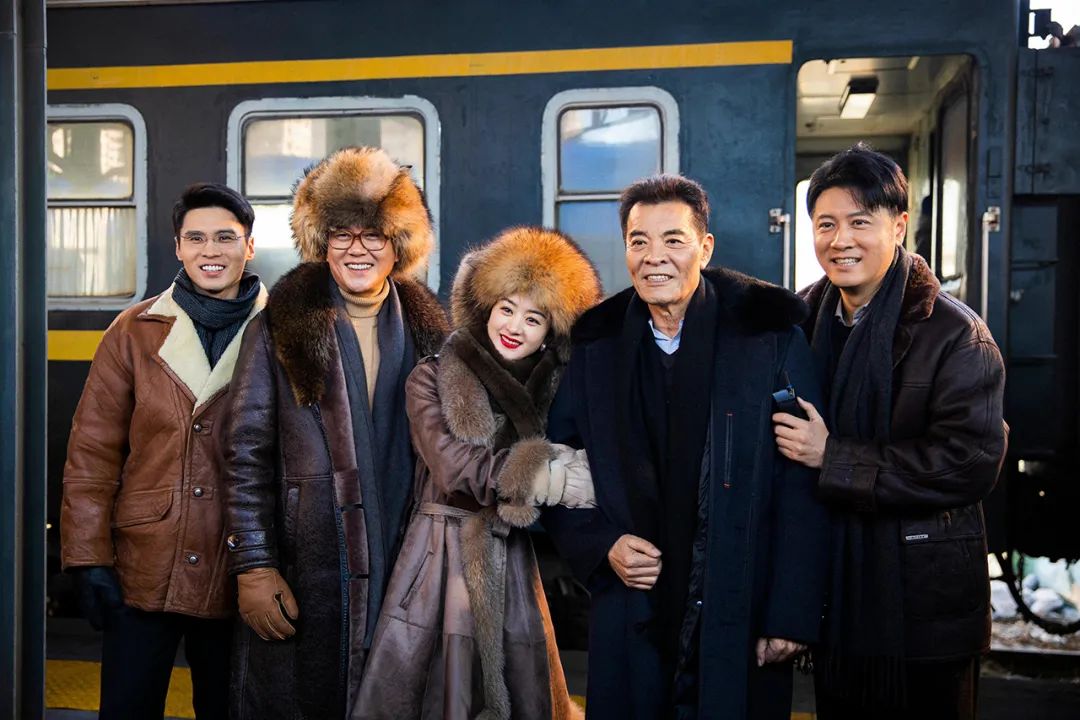 赵丽颖dior红色丝绒连衣裙,谁说赵丽颖没有少女感的