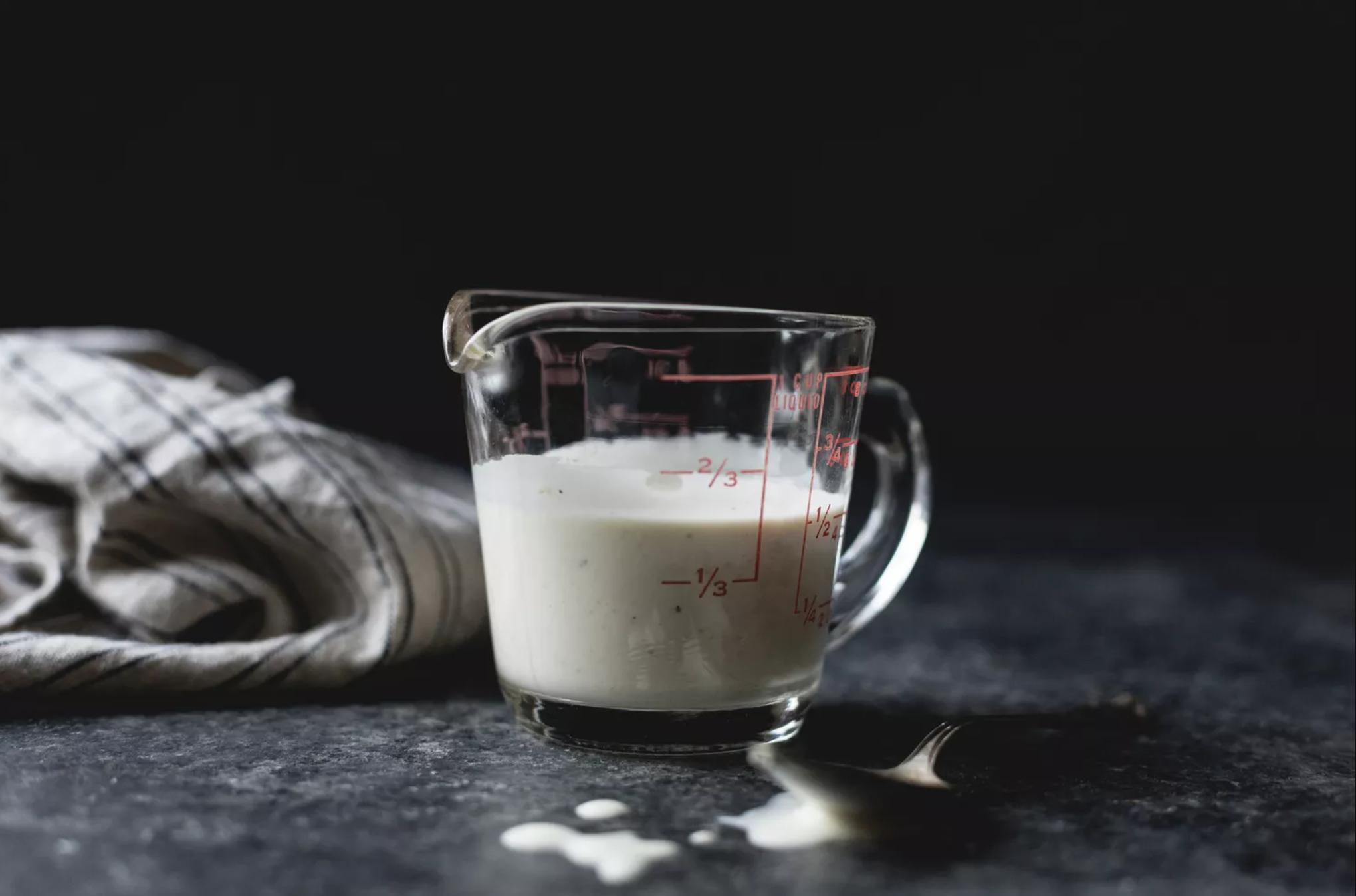 白脱牛奶是什么？可以用什么食材替代？