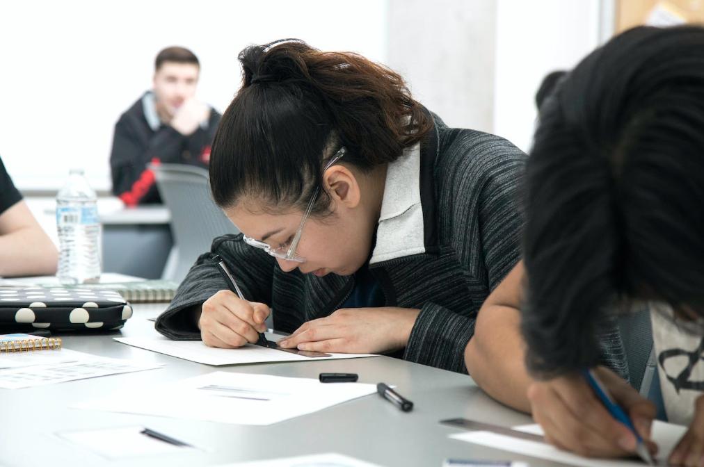 当下社会如何坚定理想信念,年轻人该树立什么样的理想和信念