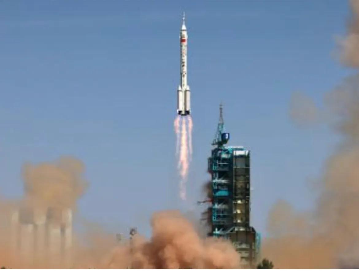 读CNN学英语：神14载人航天飞船发射成功