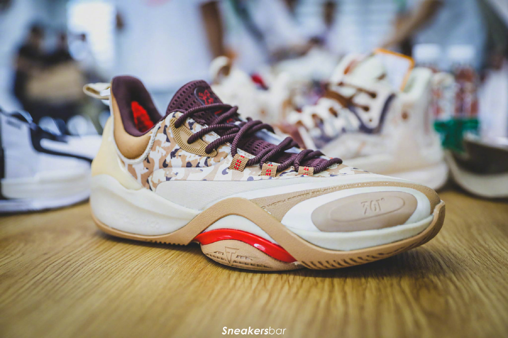 黑马来袭！361度后卫鞋帅翻，洞洞鞋好评，休闲款撞脸库里8？