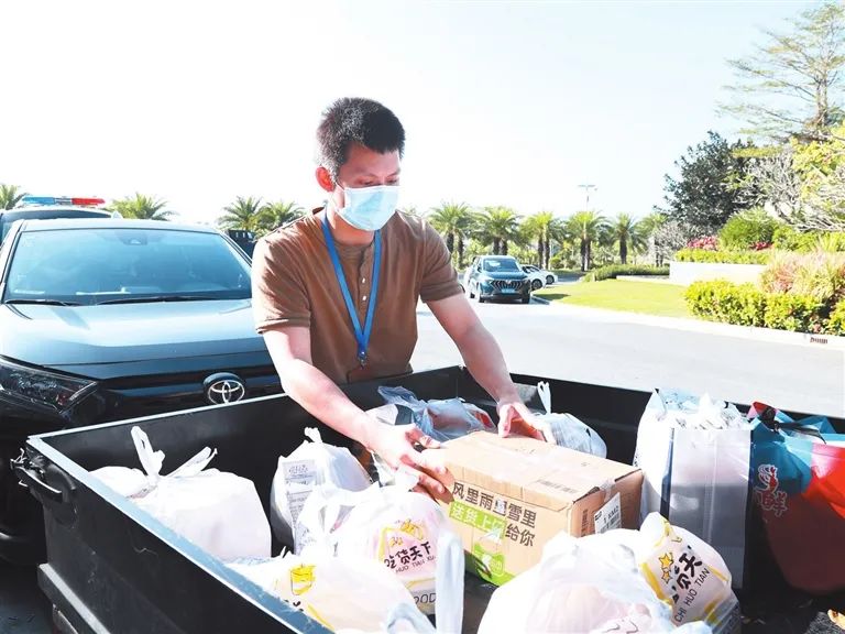 海棠区隔离酒店“临时采购员”吉喆：未婚青年成奶粉“代购专家”