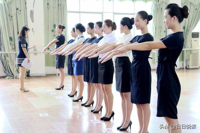 空姐一般多少岁退休,空姐退役后多大退休