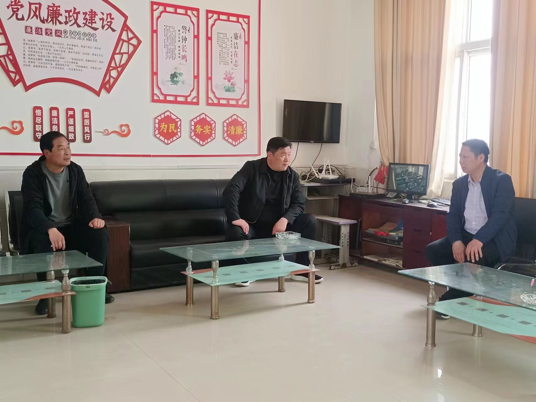 县领导深入潘家湾镇开展专题调研,县领导赴官桥镇开展调研走访活动