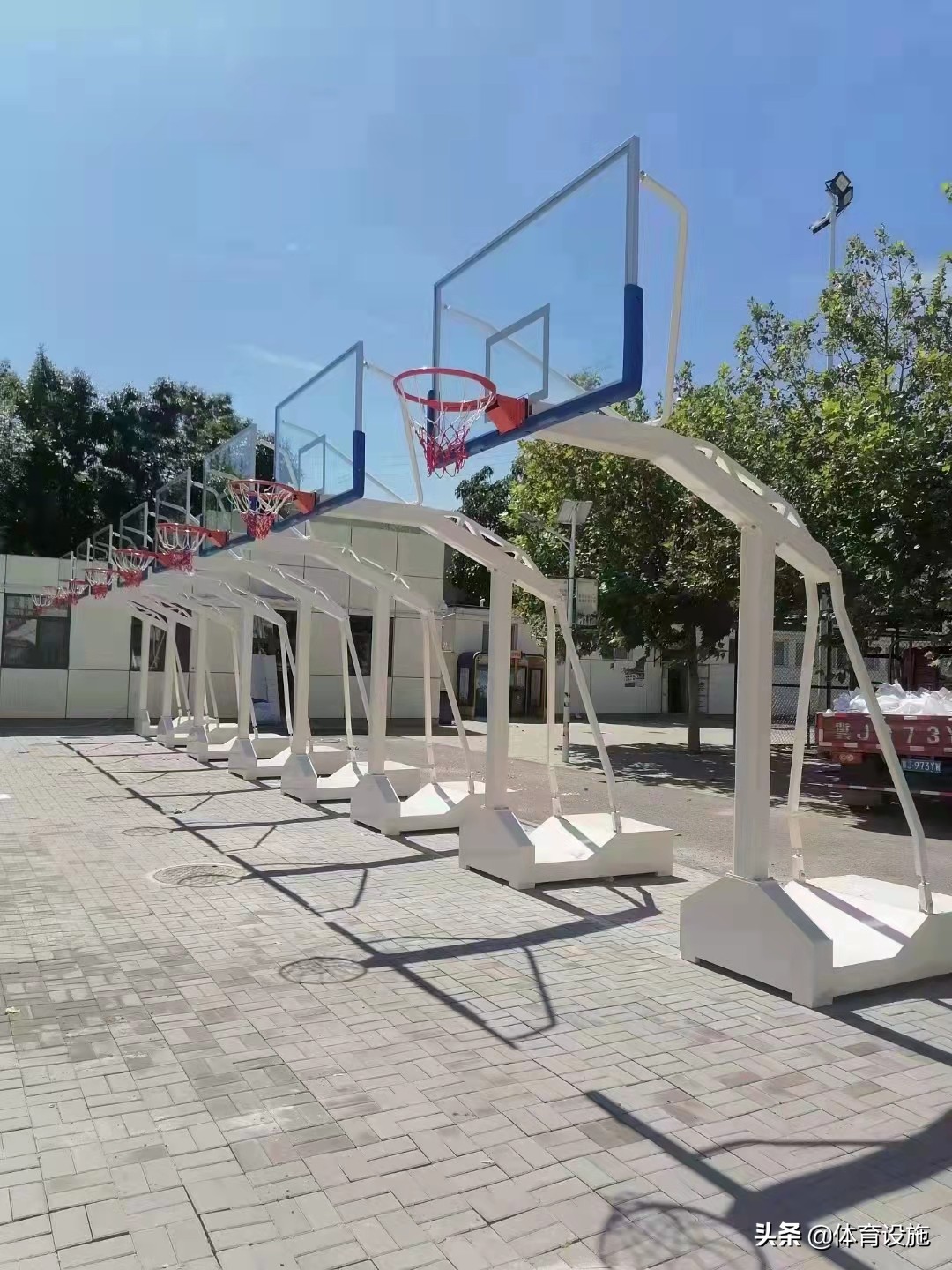 地埋扇形篮球架和箱体篮球架,地埋篮球架和挂墙篮球架哪个好