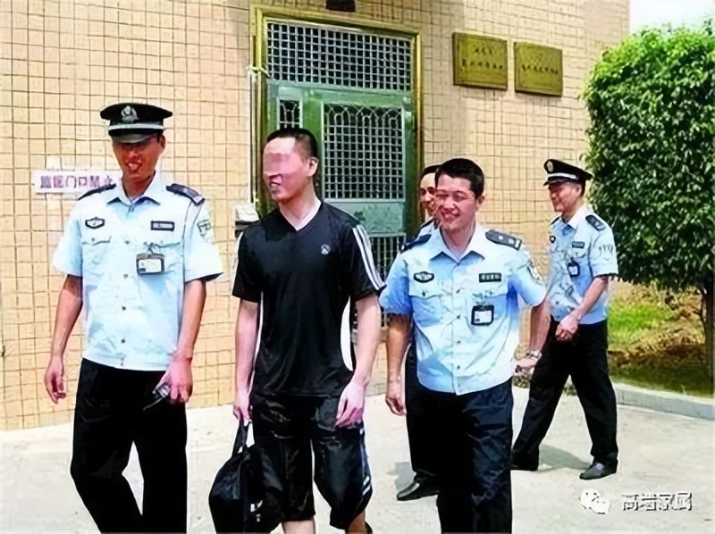刑满释放后做的几件事,服刑人员最后一个月刑满做什么