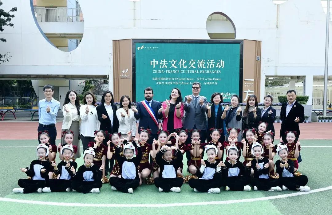 法国欧坦市市长一行来渝交流考察,法国欧坦市市长访问学校