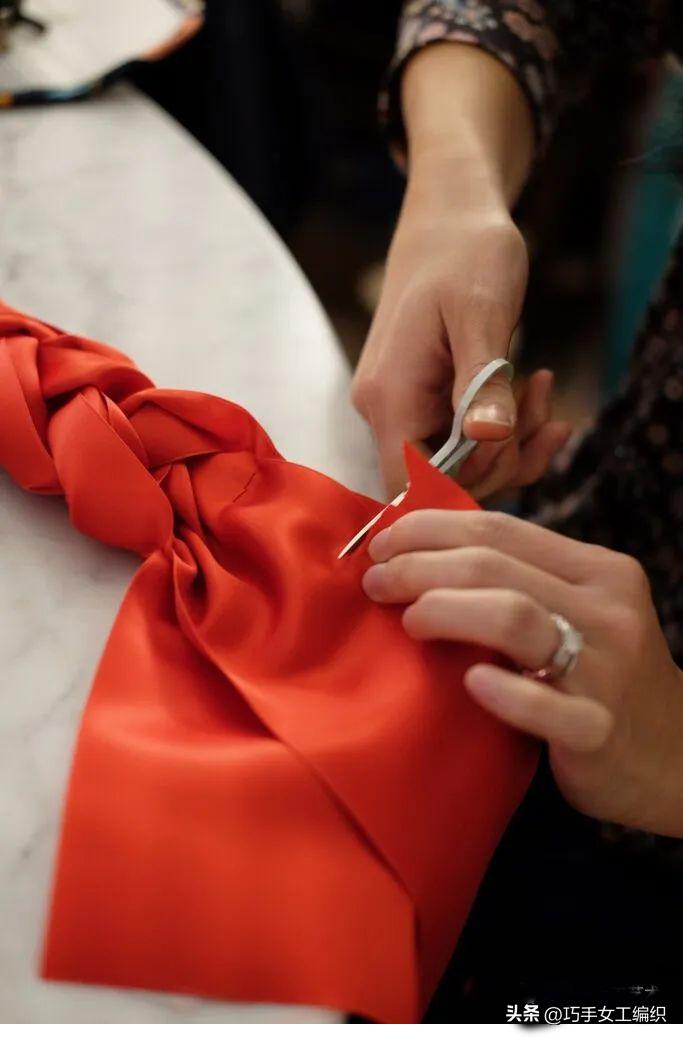 几块闲置的小碎布动动手就能做发圈发箍,新款多得用不完