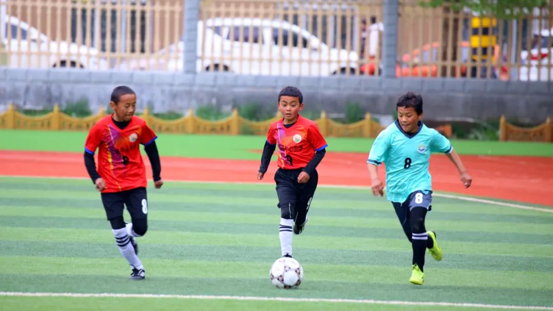 青少年足球联赛视频剪辑,少年足球赛完整视频