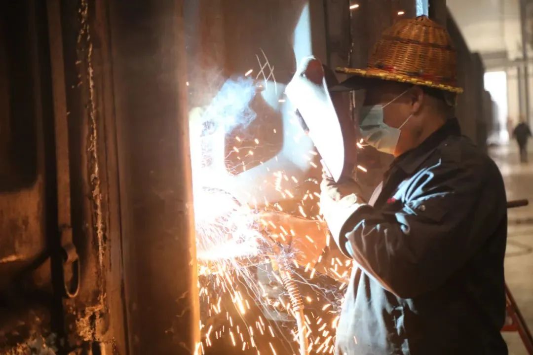 大型烟花燃放表演秀,大型烟花表演震撼美丽