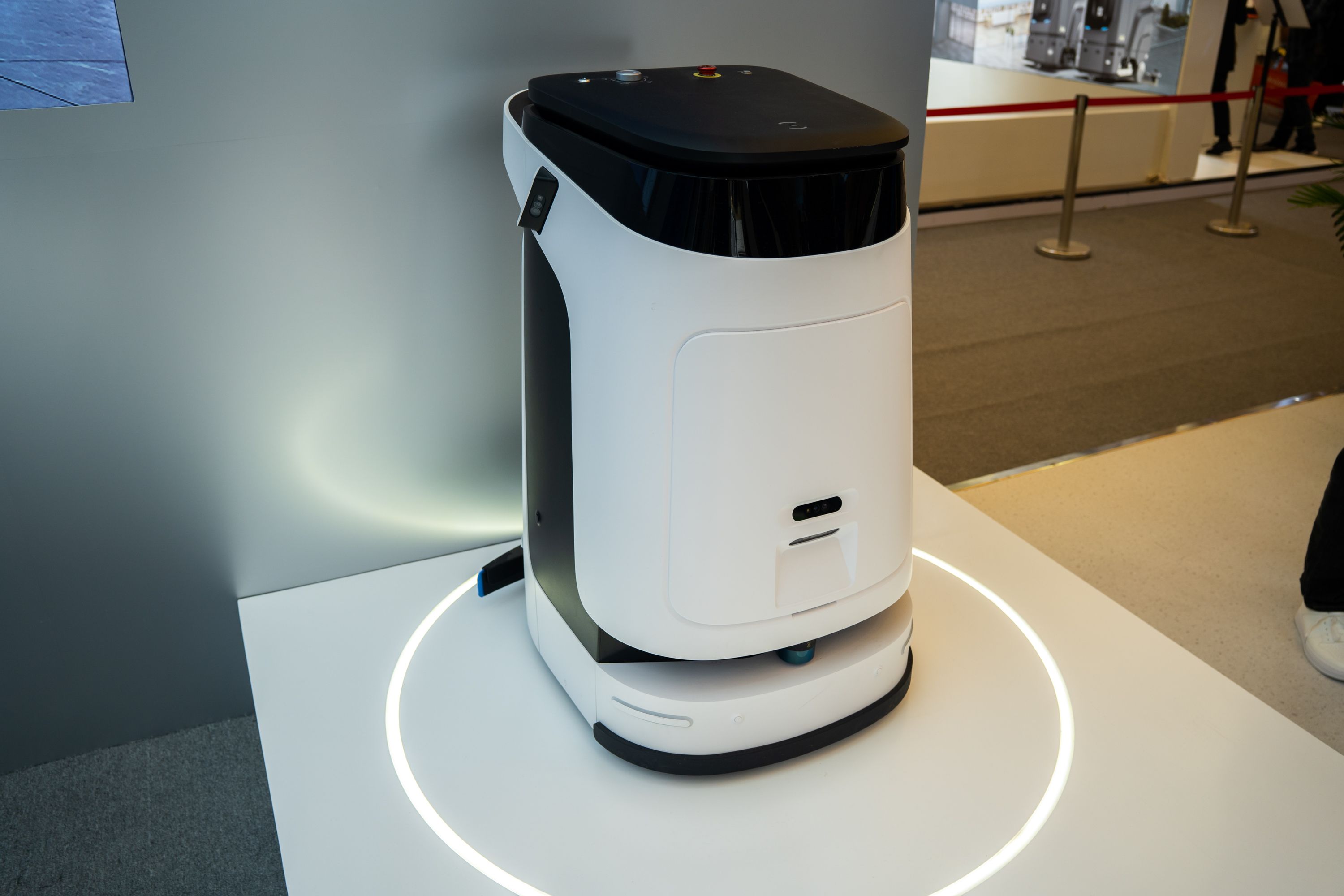 科沃斯扫拖机器人新机怎么用,2023awe扫拖一体机器人