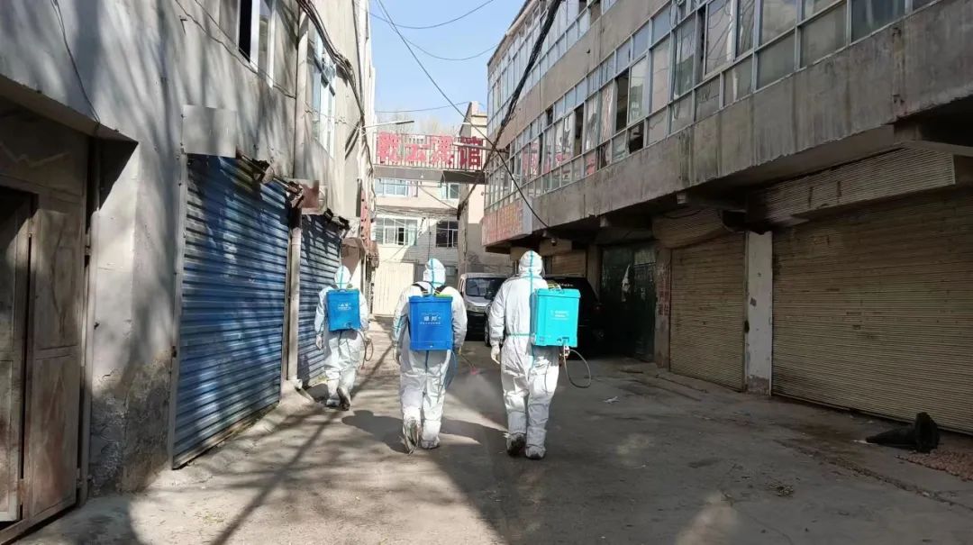 危难时刻显大爱众志成城控疫情,危难时刻显担当战疫一线践初心