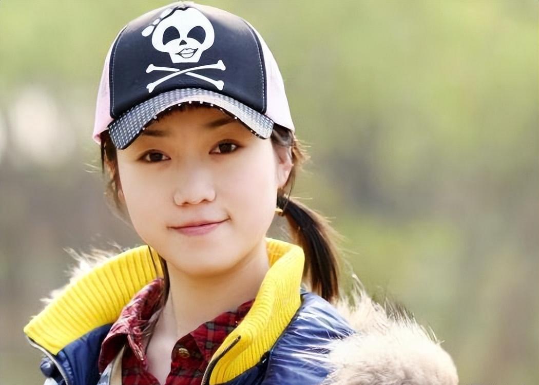 “网红模特”*筱雨张**,出道一年拍21套人体写真,现38岁仍单身未婚