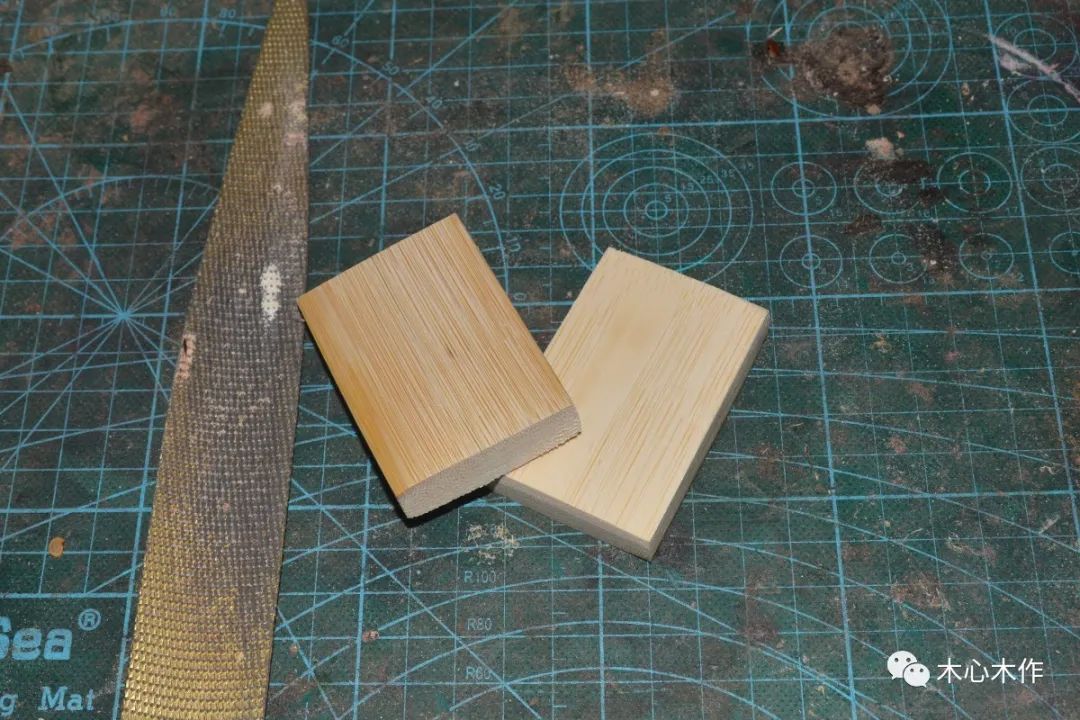 青花平安无事牌雕刻,青花瓷无事牌