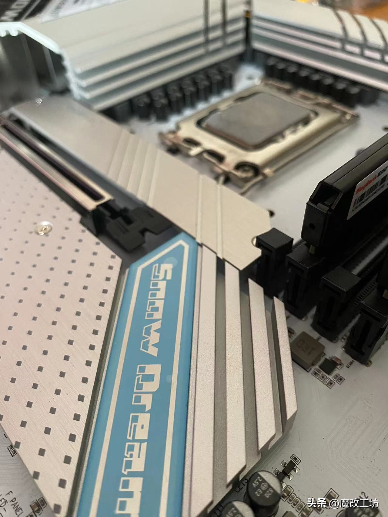 WIFIGO接口蓝牙！500元I9处理器配600元主板，16项供电TYPEC接口