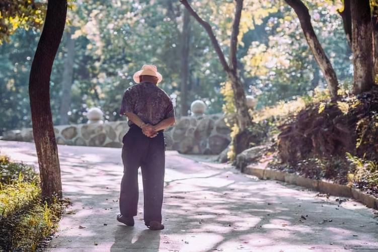 大脑萎缩6个反应,大脑开始萎缩有什么症状