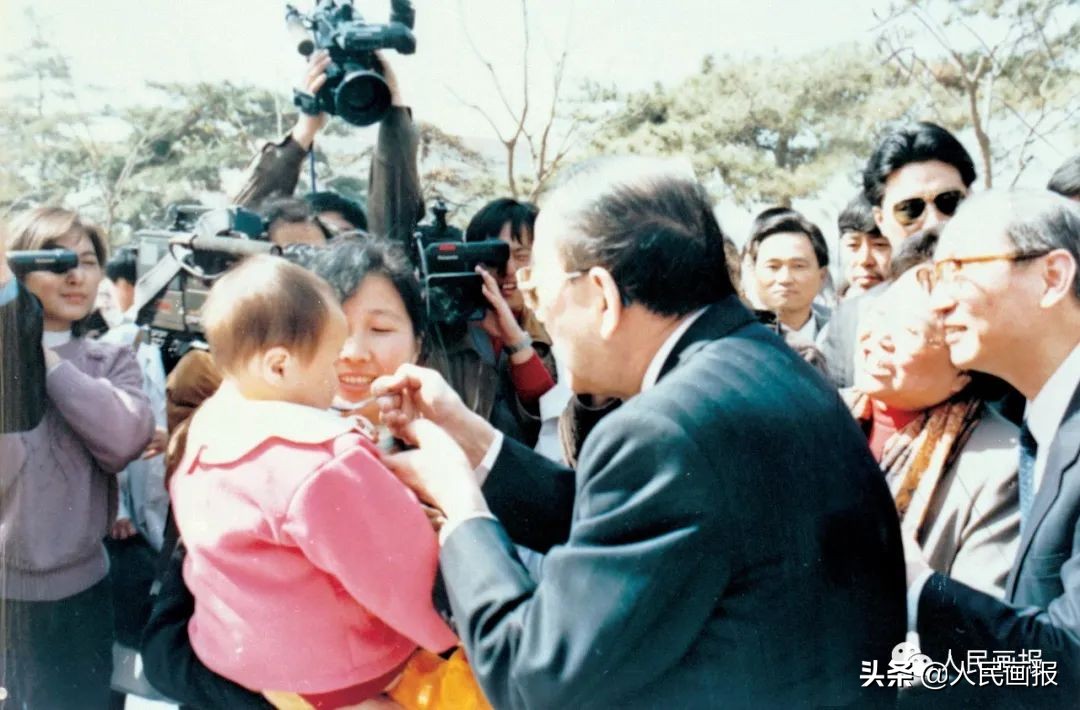 危急时刻他们筑牢生命屏障,守护群众安全他们冲在抗洪一线