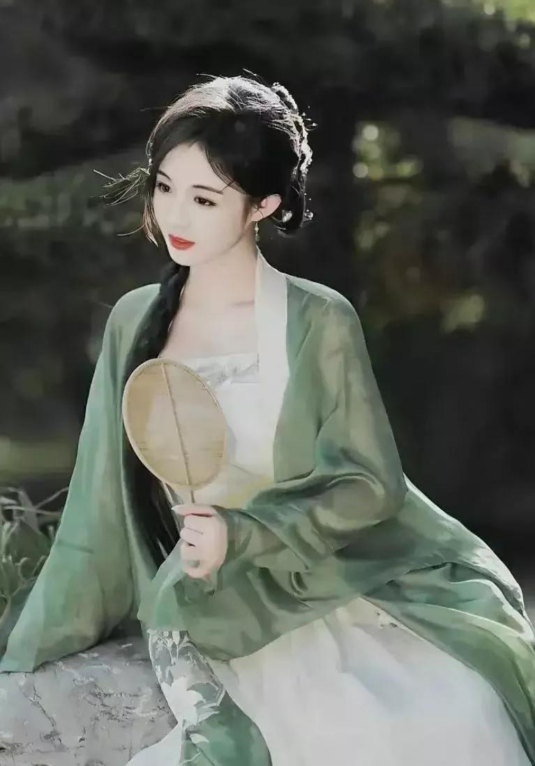 池塘花艳思倩影，缘香婉约忆梦情（原创/古风）