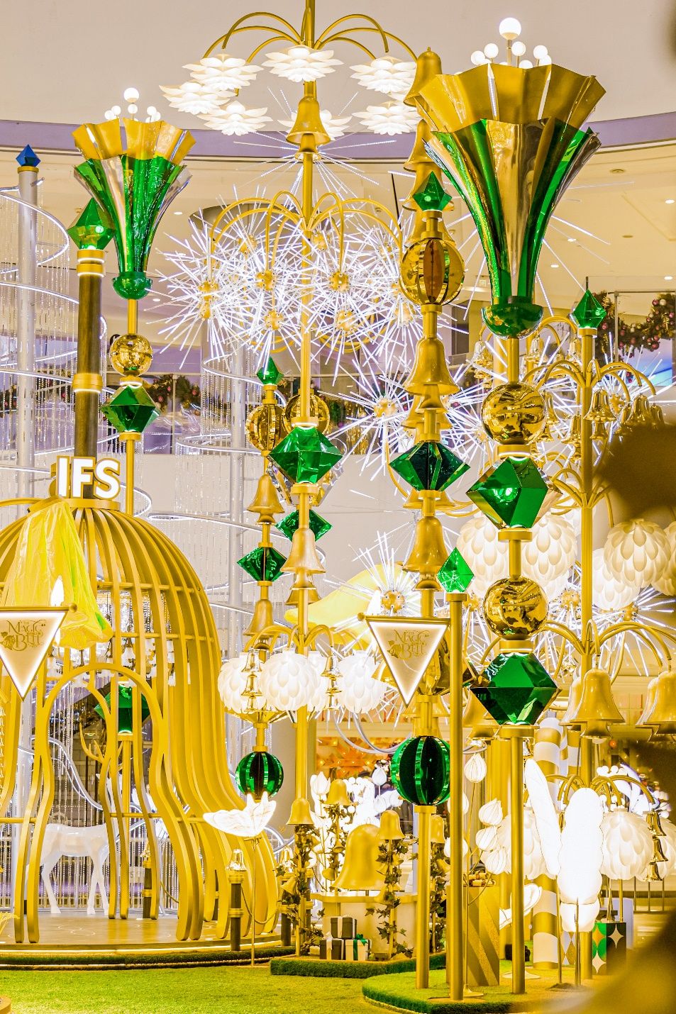 成都IFS叮铃铃奇幻森之旅TheMagicBellForest主题活动欢乐启幕