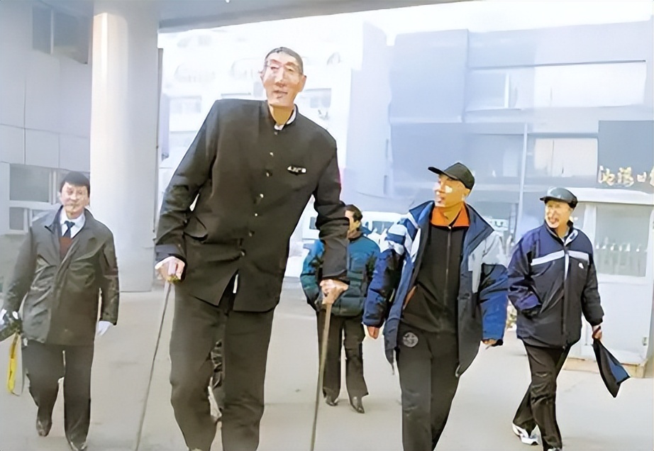 中国第一巨人鲍喜顺不听大夫劝告,中国第二巨人鲍喜顺身高
