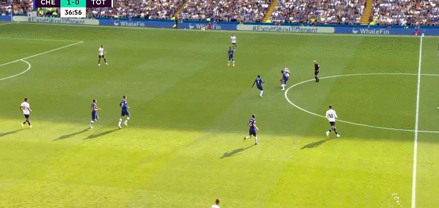 孔蒂临场指挥蓝军,足球锋线无力